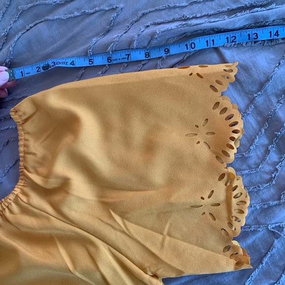 SPRING Outfit Bundle ✨ Off the Shoulder Top/Shorts - Picture 2 of 4